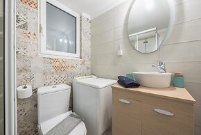 Urban City Apartment by Cloudkeys