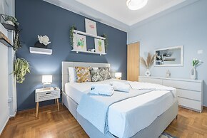 Urban City Apartment by Cloudkeys