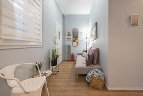 Urban City Apartment by Cloudkeys