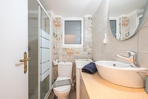 Urban City Apartment by Cloudkeys