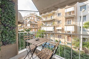 Urban City Apartment by Cloudkeys
