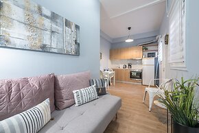Urban City Apartment by Cloudkeys