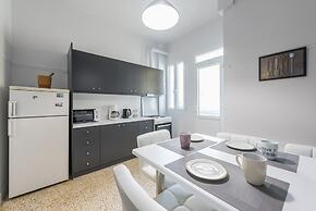 Spacious Acropolis Home by Cloudkeys
