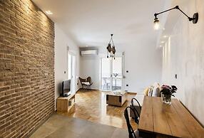 Atmospheric Apartment Near Acropolis by Cloudkeys