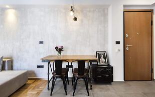 Atmospheric Apartment Near Acropolis by Cloudkeys