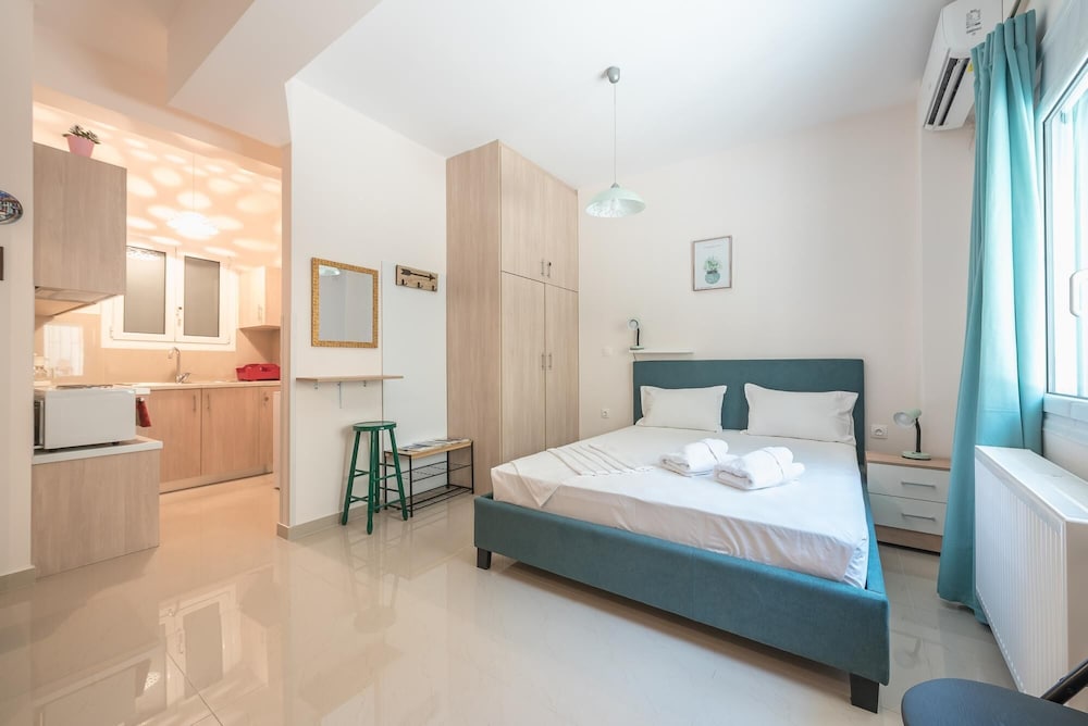 Cozy Acropolis Studio by Cloudkeys