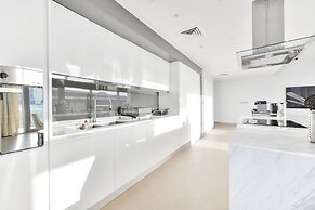 Luxury 2BR - Awesome Views - Ain Dubai