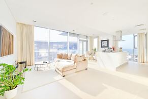 Luxury 2BR - Awesome Views - Ain Dubai
