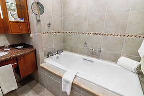 Park Lake Luxury Hotel