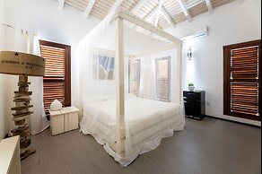 Beautiful Villa With Pool Near the Beach for Groups