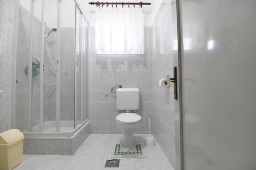 Spacious Ground Floor Apartment Primavera
