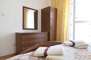 Spacious Ground Floor Apartment Primavera