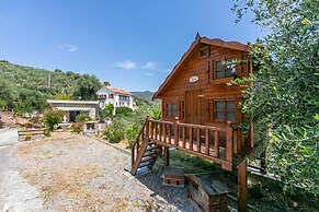 Villa Breezy Way - Among Greenery