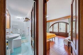 Villa Breezy Way - Among Greenery