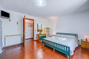 Villa Breezy Way - Among Greenery