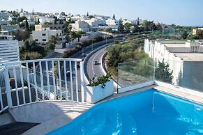 Pool Penthouse