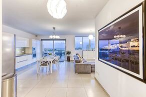Pool Penthouse