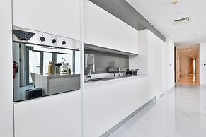 Spectacular 3BR plus 1 - DUBAI EYE view