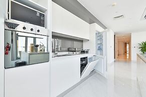 Spectacular 3BR plus 1 - DUBAI EYE view