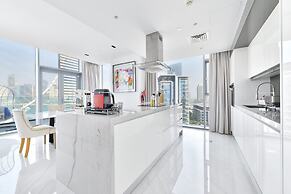Spectacular 3BR plus 1 - DUBAI EYE view