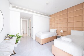 Spectacular 3BR plus 1 - DUBAI EYE view