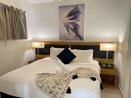 ZEN OCEAN BLISS - 2BR  Cozy Apt Sea View