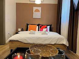 ROJ SUITE