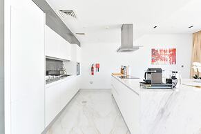 Luxury Beachfront 2BR w Stunning SeaView