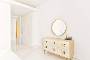 Luxury Beachfront 2BR w Stunning SeaView
