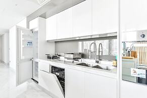 Luxury Beachfront 2BR w Stunning SeaView