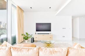 Luxury Beachfront 2BR w Stunning SeaView
