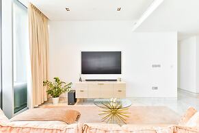 Luxury Beachfront 2BR w Stunning SeaView
