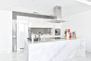 Luxury Beachfront 2BR w Stunning SeaView