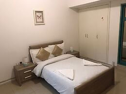 Marina Crown Hostel for Girls