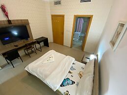 Marina Crown Hostel for Girls