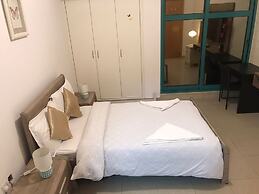 Marina Crown Hostel for Girls