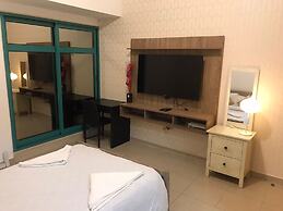 Marina Crown Hostel for Girls