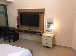 Marina Crown Hostel for Girls