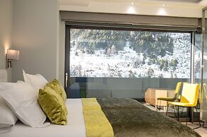 THE MIRROR & SPA by Elegant Residences