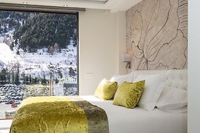 THE MIRROR & SPA by Elegant Residences