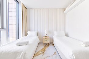 Lavish & Equipped 2 BR Facing Ain Dubai