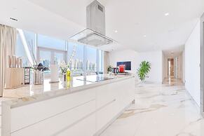 Lavish & Equipped 2 BR Facing Ain Dubai