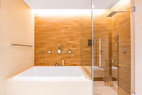 Lavish & Equipped 2 BR Facing Ain Dubai