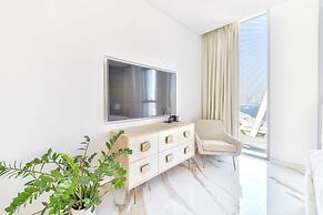 Lavish & Equipped 2 BR Facing Ain Dubai