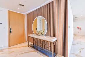 Lavish & Equipped 2 BR Facing Ain Dubai