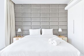 Lavish & Equipped 2 BR Facing Ain Dubai