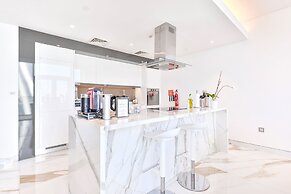 Lavish & Equipped 2 BR Facing Ain Dubai
