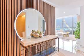Lavish & Equipped 2 BR Facing Ain Dubai