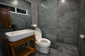 Nirvana Hotel Resort Tetebatu