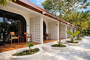 Nirvana Hotel Resort Tetebatu